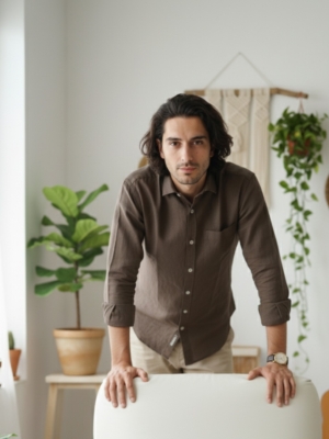 Pehanoge Mocha Linen Shirt Lifestyle Indoor Look